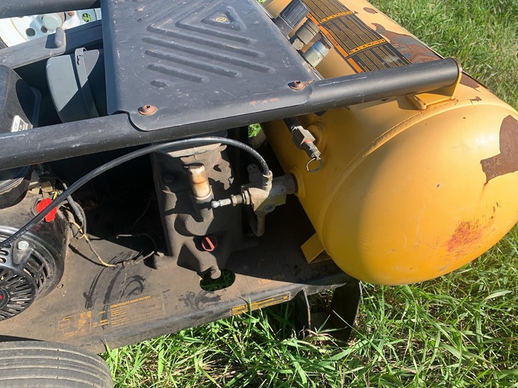 dewalt-air-compressor-image-8