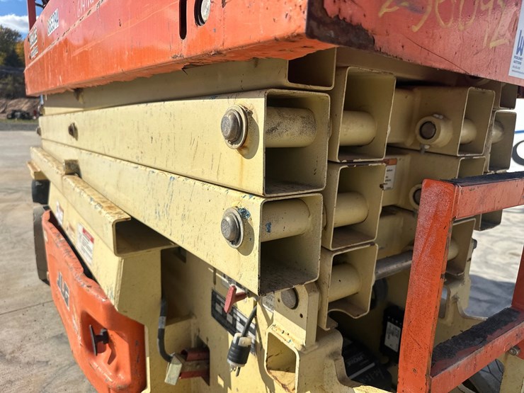 2016-jlg-2032es-image-15