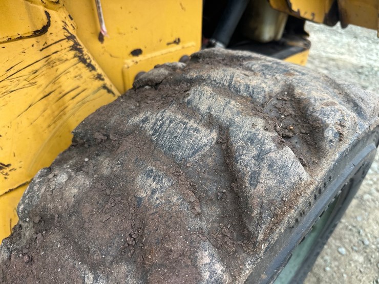 deere-240-image-48