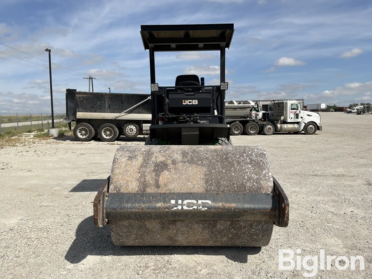 2013-jcb-vibromax-vm75-vibratory-smooth-drum-roller-image-2