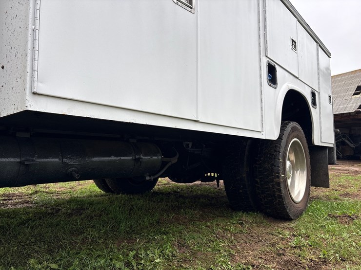 2015-ford-f550-image-16