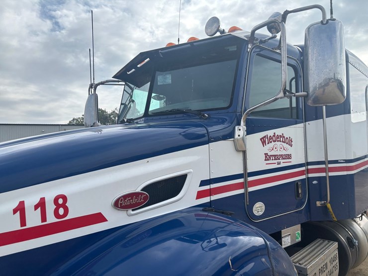 2014-peterbilt-384-image-9