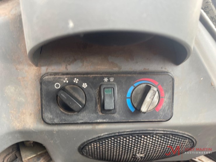 2011-bobcat-s850-image-21