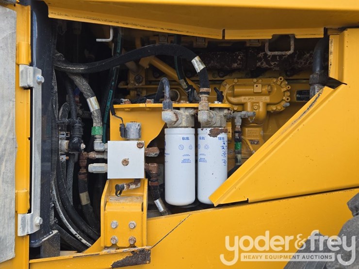 2019-deere-744k-image-50