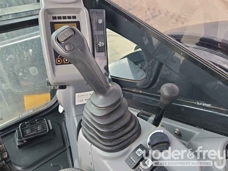2020-deere-60g-image-57