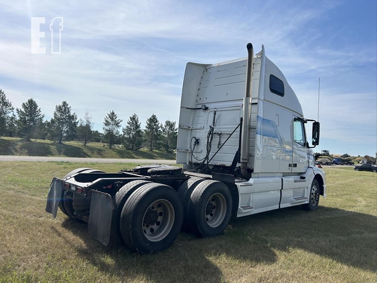 2012-volvo-vnl64t670-image-5