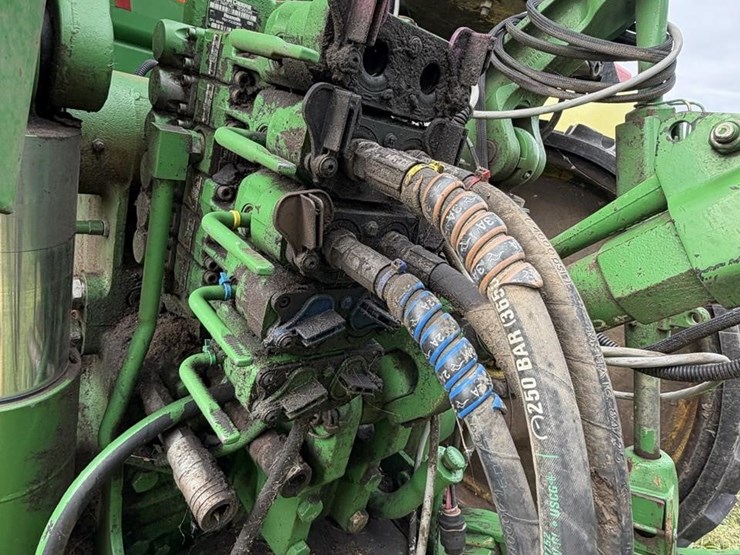 2010-john-deere-8345rt-image-12