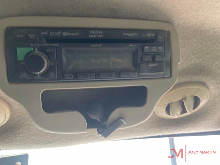 john-deere-3320-image-21