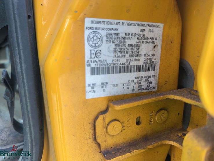 2012-ford-f550-xl-image-25