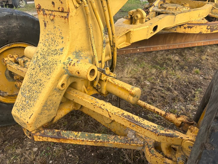 caterpillar-12-image-18