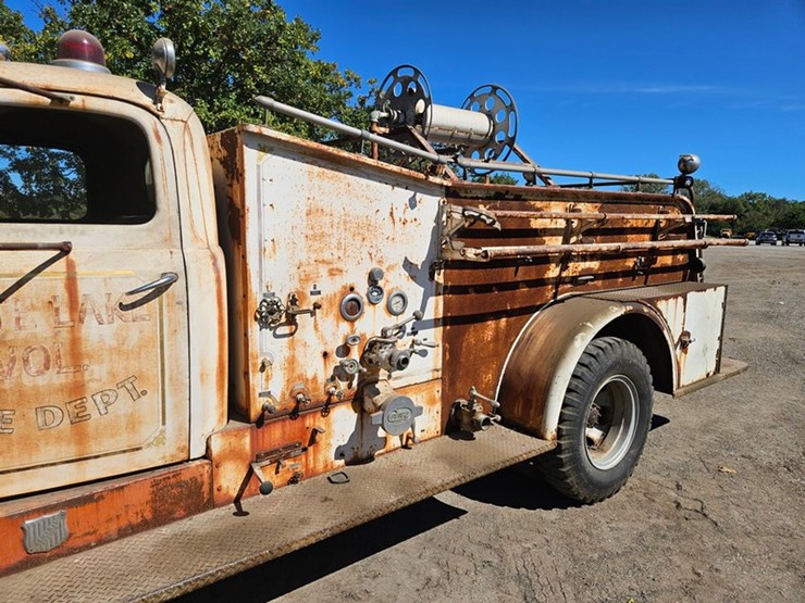 #2535-•-1949-ford-f-7-fire-truck-image-33