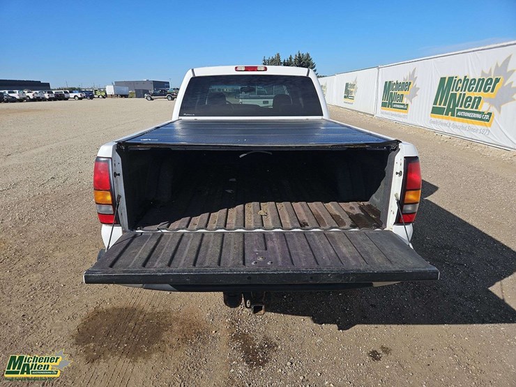 gmc-sierra-2500hd-image-15