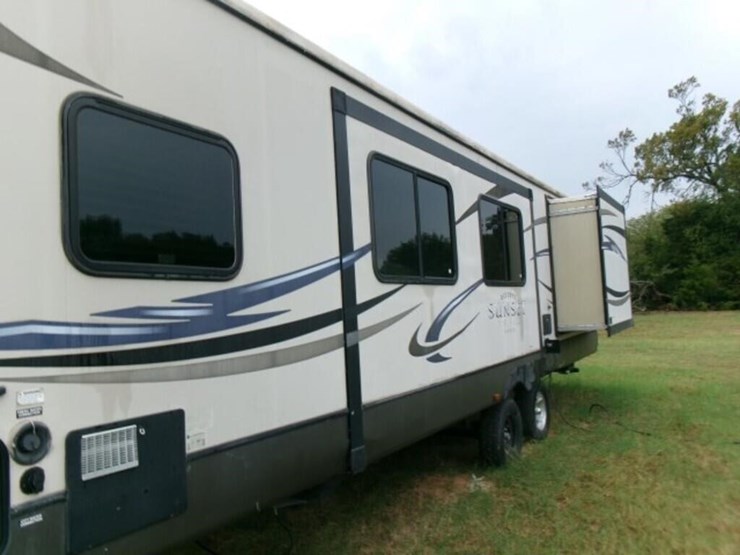 2013-sunset-trail-camper-image-3