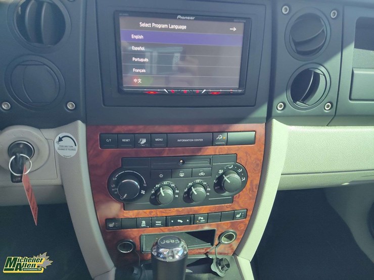 2007-jeep-commander-image-13