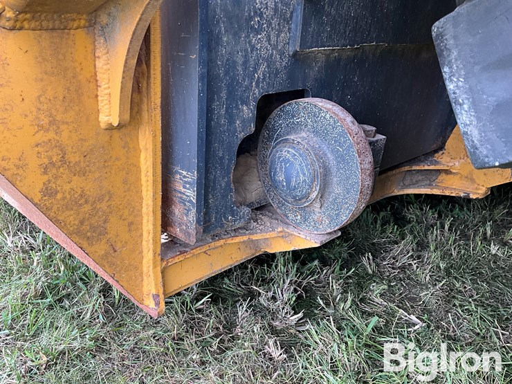 2021-deere-2412e-image-18