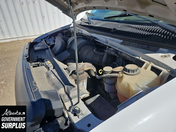 2014-ford-cargo-image-23