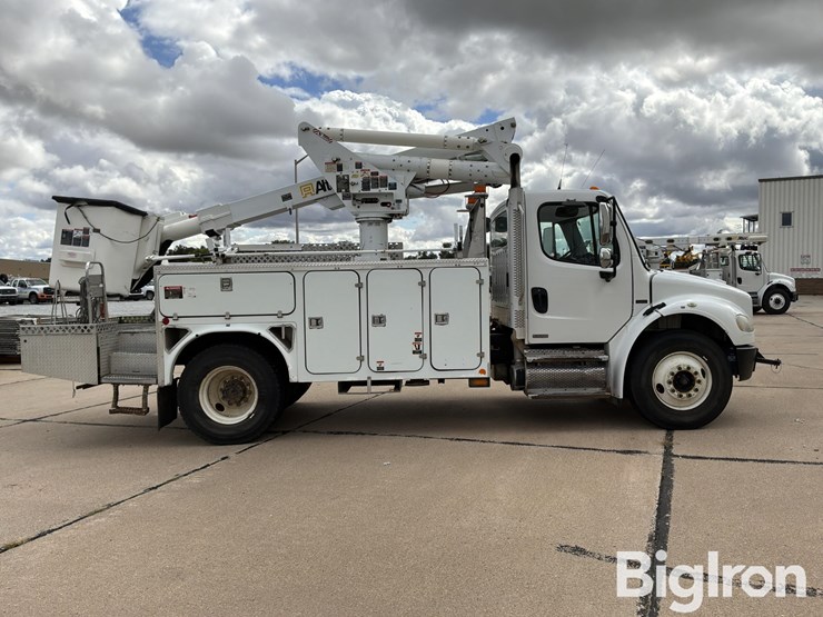 2009-freightliner-m2-106-image-4