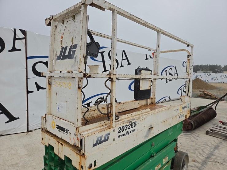 2017-jlg-2032es-image-22