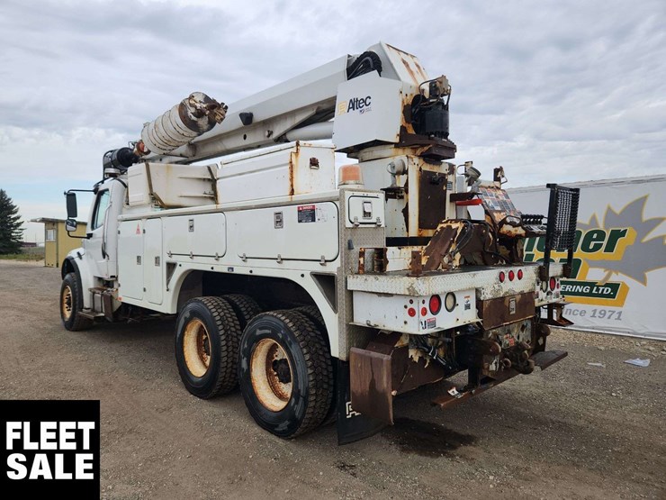 2014-freightliner-m2-106-image-3