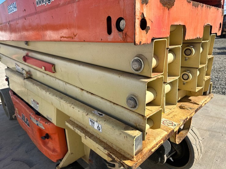 2016-jlg-2032es-image-13