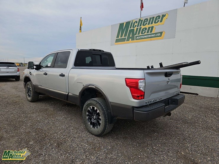 2016-nissan-titan-image-3