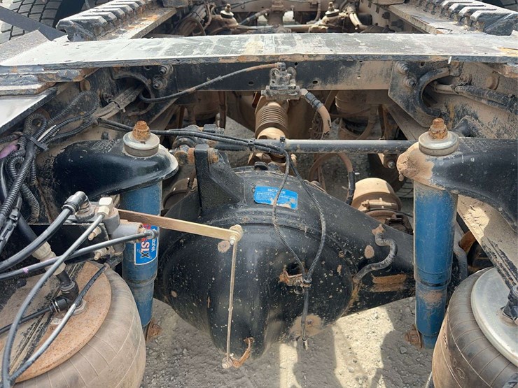 2022-peterbilt-389-image-17
