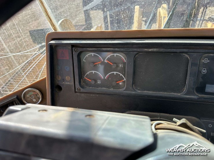 caterpillar-938f-image-10