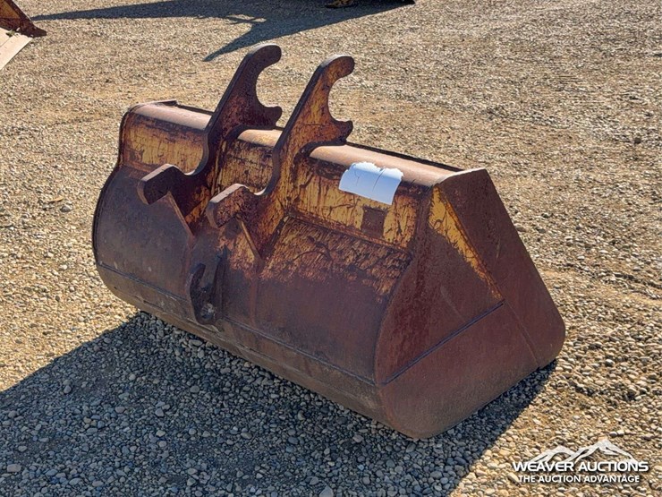 finning-58-in.-excavator-q/c-clean-out-bucket-image-3