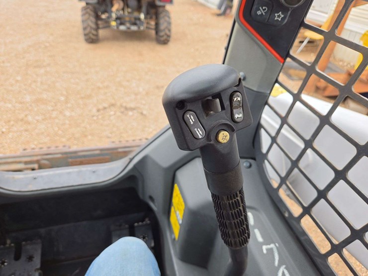 2022-bobcat-t62-image-11