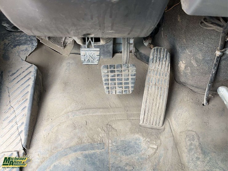 2009-freightliner-m2-106-image-18