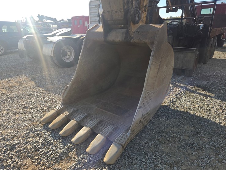 caterpillar-330b-image-11