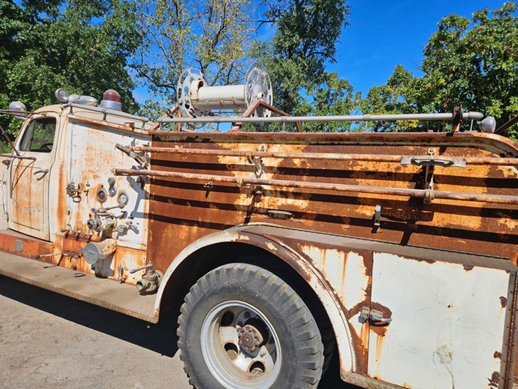 #2535-•-1949-ford-f-7-fire-truck-image-20
