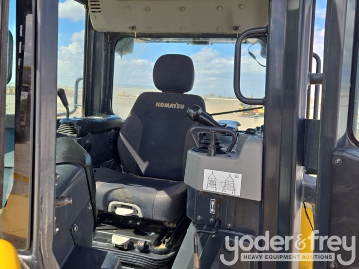 2018-komatsu-d61ex-24-image-54