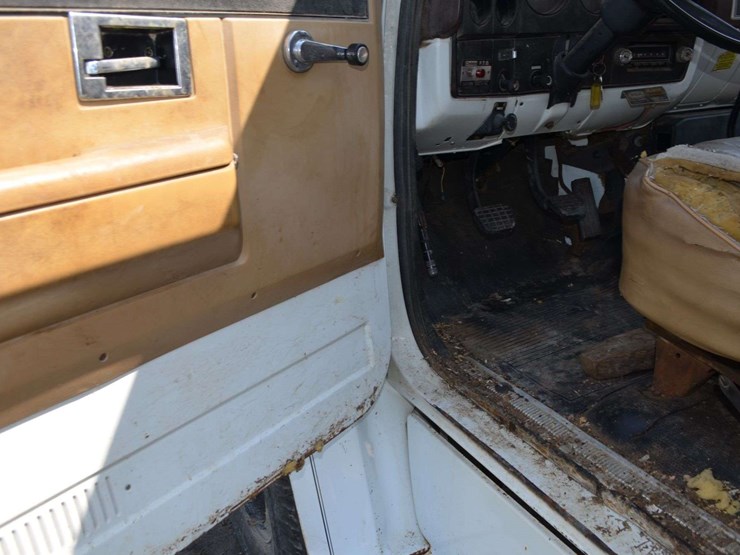1986-gmc-c7-grain-truck-image-11