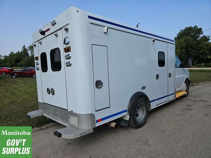 2020-chevrolet-express-s/a-ambulance-image-4