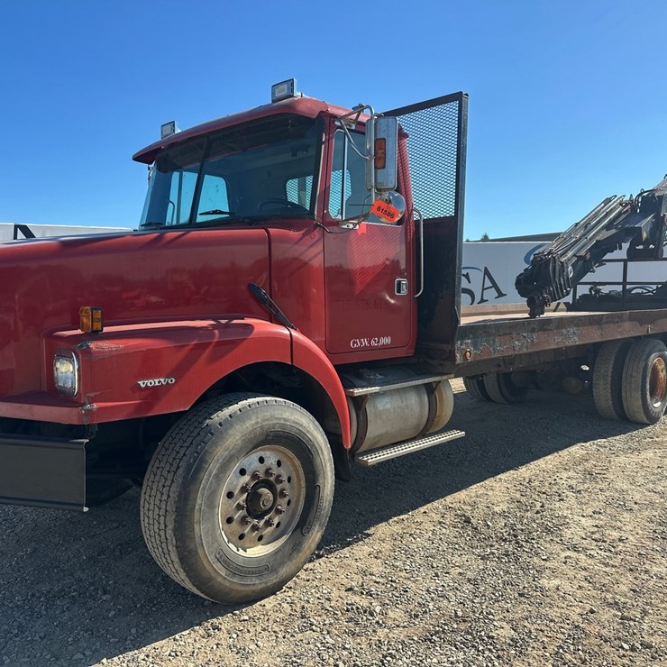 1999 VOLVO WG64