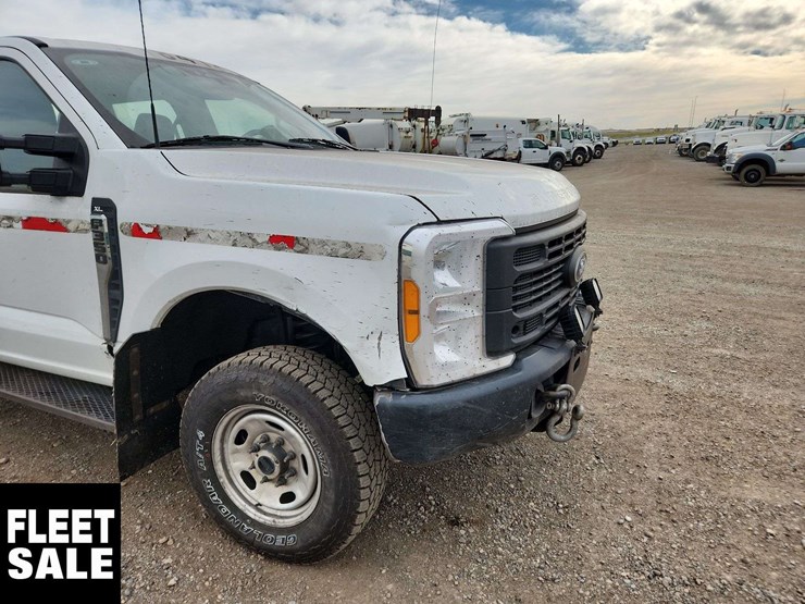 2023-ford-f350-image-35
