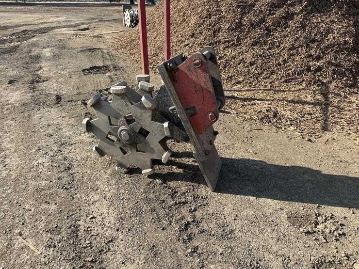 cat-excavator-compaction-wheel-image-1