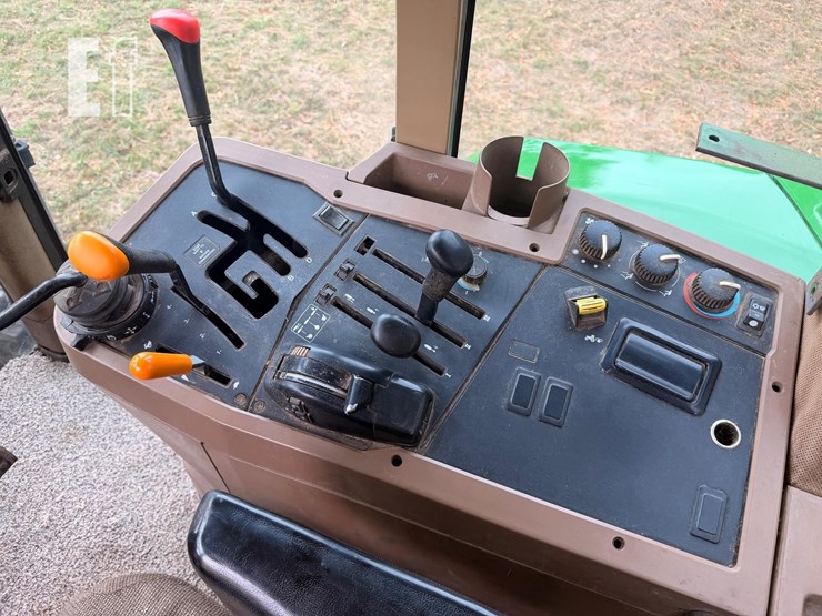 2000-john-deere-7510-image-16