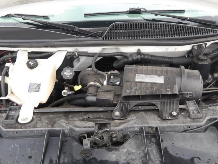 2017-chevrolet-express-2500-image-10