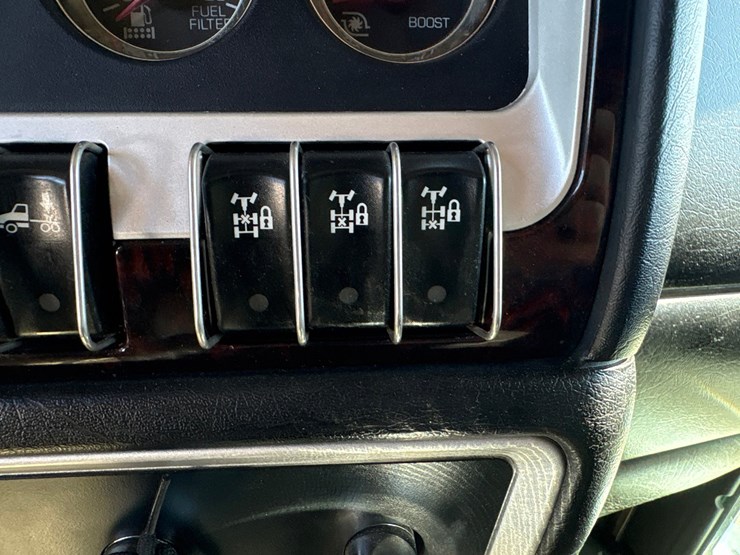 2023-kenworth-w900l-image-86