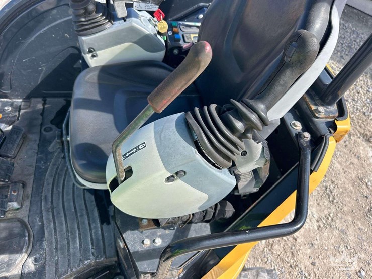 2017-deere-26g-image-28