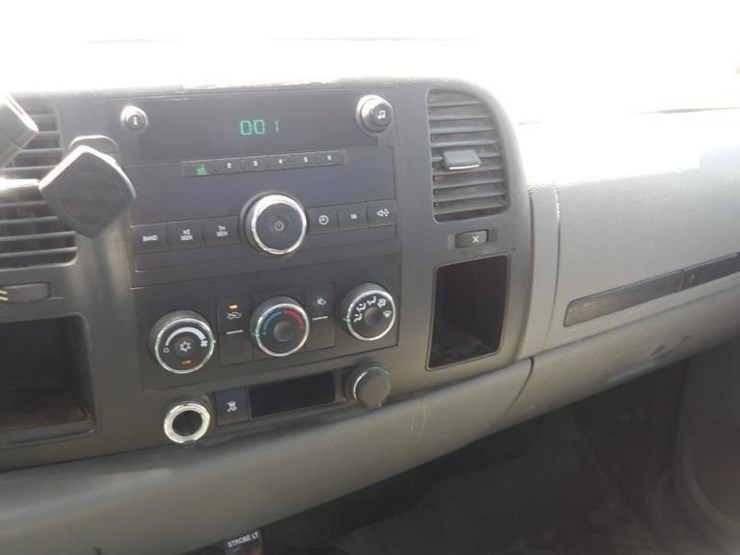 2011-chevrolet-silverado-2500hd-image-15