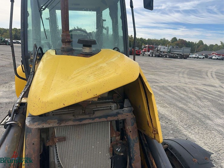 new-holland-b95b-image-15