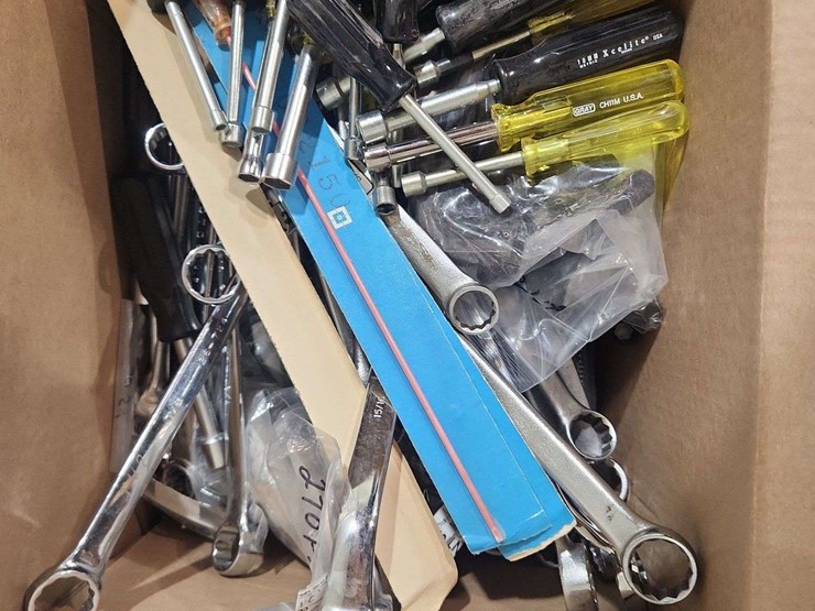 pallet-of-misc-shop-supplies-and-tools-image-4