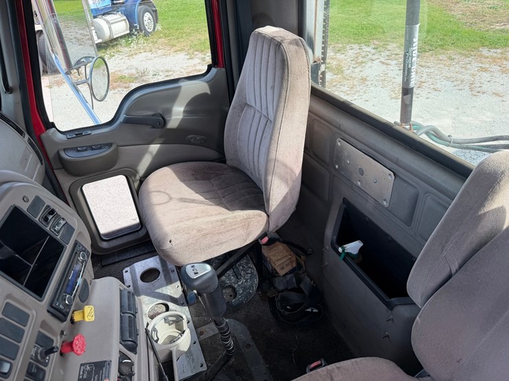 #1625-•-2006-mack-vision-cxn613-day-cab-image-40
