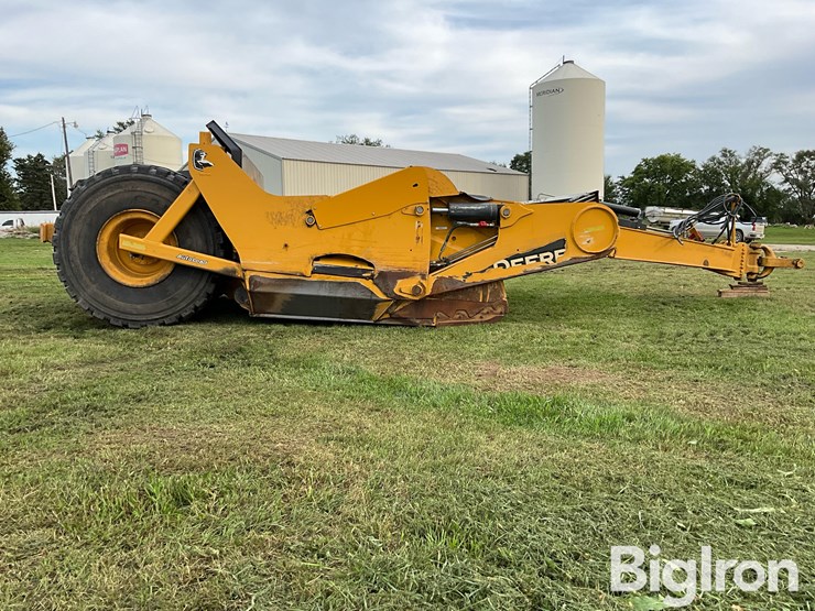 2021-deere-2412e-image-4