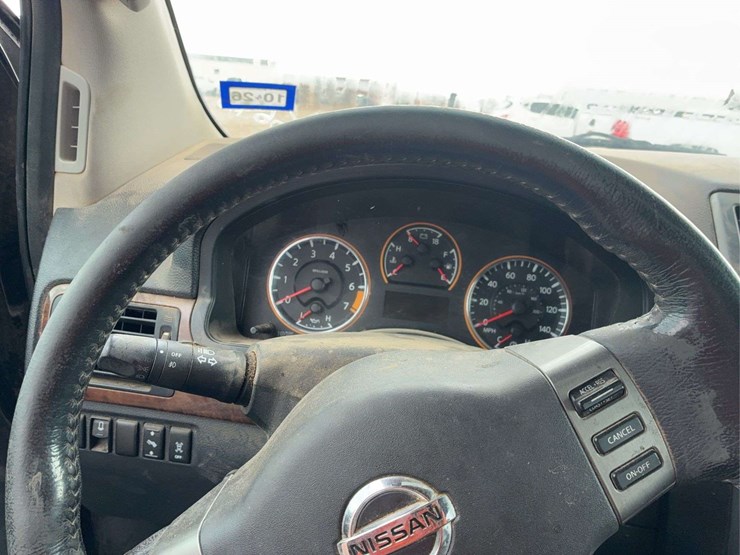 2011-nissan-armada-image-27