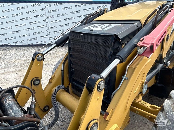 2017-caterpillar-420f2-it-image-15