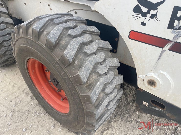 2011-bobcat-s850-image-11